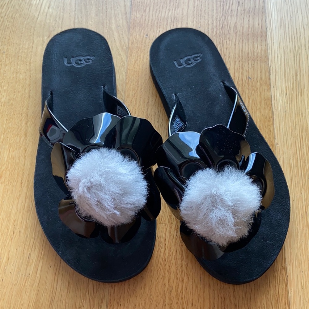 UGG Poppy Flip Flops Sandal Black. Size 5